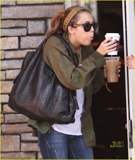Miley Cyrus buys a very hot coffee at Coffeebean in Toluca Lake
Los Angeles, California - 23.05.10
Mandatory credit: BJJ/WENN.com