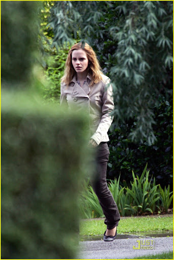 emma-watson-golder-green-03.jpg