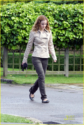 emma-watson-golder-green-05.jpg