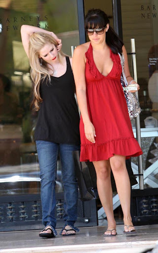 07-18-09 Beverly Hills, CAExclusive: Singer Avril Lavigne looking a little heavy (maybe she's pregnant) while shopping with a friend at Barneys New York in Beverly Hills, CA...Exclusive Pix by Flynet ©2009818-307-4813  Nicolas310-869-0177  Scott