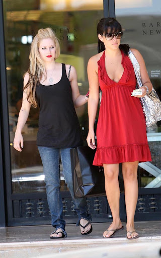 07-18-09 Beverly Hills, CAExclusive: Singer Avril Lavigne looking a little heavy (maybe she's pregnant) while shopping with a friend at Barneys New York in Beverly Hills, CA...Exclusive Pix by Flynet ©2009818-307-4813  Nicolas310-869-0177  Scott