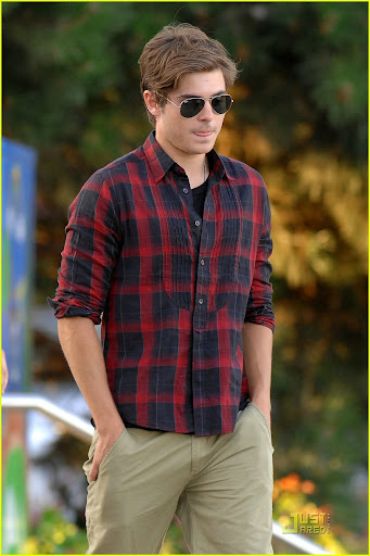 zac-efron-amanda-crew-01.jpg