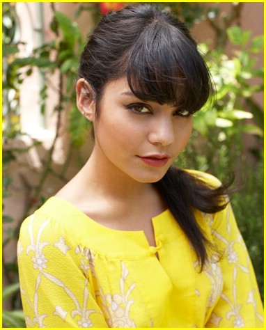 vanessa-hudgens-sleeps-television-02.jpg
