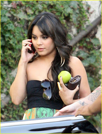 vanessa-hudgens-girl-scout-36.jpg