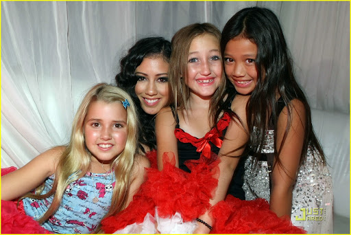 noah-cyrus-keana-texeira-tca-party-07.jpg