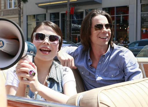 miranda-cosgrove-cadillac-cruisin20.jpg