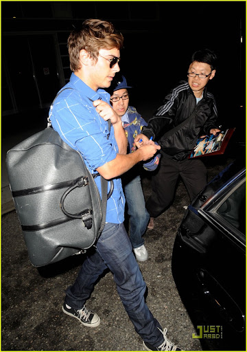 zac-efron-vanessa-hudgens-vancouver-04.jpg