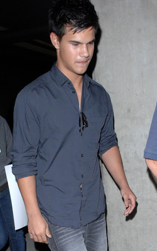 Taylor Lautner and Kellan Lutz arrive in Vancouver and greet fans. The Twilight cast are now all officially here as Taylor and Kellan are the last to arrive for filming fo the third film Eclipse. Taylor was happy to sign autographs for fans after returning from LA to attend the Teen Choice Awards <P> Pictured: Taylor Lautner <B>Ref: SPL118879  110809  </B><BR/> Picture by: Whittle /Beetham / Splash News<BR/> </P><P> <B>Splash News and Pictures</B><BR/> Los Angeles:	310-821-2666<BR/> New York:	212-619-2666<BR/> London:	870-934-2666<BR/> photodesk@splashnews.com<BR/> </P>