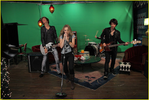 emily-osment-all-the-way-up-video-shoot-03.jpg