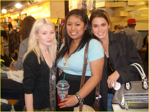 vanessa-hudgens-aritzia-amazing-04.jpg