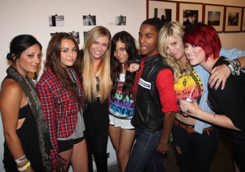 miley-mady-kiss-4.jpg