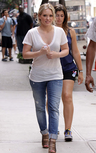 Hilary Duff and Penn Badgley pictured on the set of "Gossip Girl" rehearsing their lines in downtown, Manhattan. <P> Pictured: Hilary Duff <B>Ref: SPL121891  260809  </B><BR/> Picture by: Jose Perez / Splash News<BR/> </P><P> <B>Splash News and Pictures</B><BR/> Los Angeles:	310-821-2666<BR/> New York:	212-619-2666<BR/> London:	870-934-2666<BR/> photodesk@splashnews.com<BR/> </P>