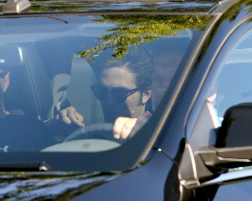 August 27, 2009: Robert Pattinson spotted arriving at the film set of 'The Twilight Saga: Eclipse' in Vancouver, Canada today. Credit: Miguel Aguilar/INFphoto.com  Ref.: infusla-140