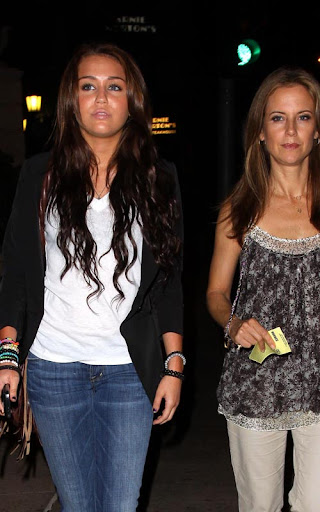 August 30, 2009: Miley Cyrus and Kelly Preston 