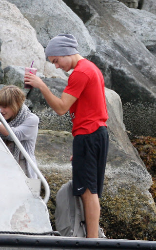 September 8, 2009: Zac Efron pictured on a boat heading to the 'The Death and Life of Charlie St. Cloud' film set in Vancouver, Canada. Credit: INFphoto.com  Ref.: infusla-98/154