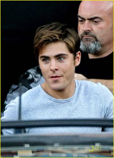 zac-efron-very-vancouver-03.jpg