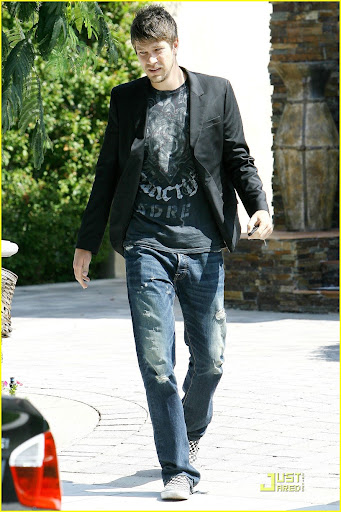Scott SpeerThe new blonde Asheley Tisdale leaving her house with her boyfriend9/19/09 - Los Angeles, CaliforniaCredit: Broadimagereference: 091909_BDG_VMLA_011sales@broadimage.com<br>Bus: (310) 301-1027<br>Fax: (646) 827-9134<br>
