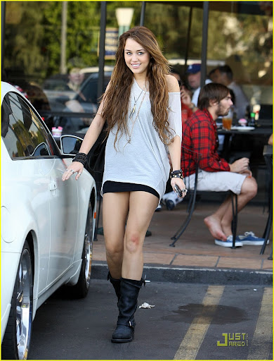 Miley Cyrus was all smiles as she left City Wok in Studio City, CA after lunching with her bff Mandy Jiroux. <P> Pictured: Miley Cyrus <B>Ref: SPL127795 210909 </B><BR/> Picture by: Ahmad Elatab / Splash News<BR/> </P><P> <B>Splash News and Pictures</B><BR/> Los Angeles: 310-821-2666<BR/> New York: 212-619-2666<BR/> London: 870-934-2666<BR/> photodesk@splashnews.com<BR/> </P>