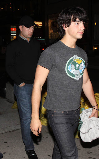 October 05, 2009: After attending a Michael Buble performance earlier in the evening, Joe Jonas and Demi Lavato are seen with Kevin Jonas and his fiance Danielle Deleasa dining at Yamato Steakhouse in Yorkville in Toronto, Canada. After leaving the restaurant the foursome also posed for pictures with fans on the street. Credit: O'Neill/White/INFphoto.com Ref: infcato-05/06