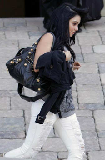 vanessa-hudgens-ripped-jeans-ravishing (11).JPG