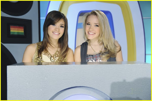 DISNEY CHANNEL NEW YEAR'S EVE STAR SHOWDOWN - Favorite Disney Channel stars compete in five game show challenges during the "New Year's Eve Star Showdown" programming event THURSDAY, DECEMBER 31 (6:00 p.m. - 12:30 a.m. ET/PT) on Disney Channel. (DISNEY CHANNEL/ERIC MCCANDLESS) NICOLE ANDERSON, EMILY OSMENT