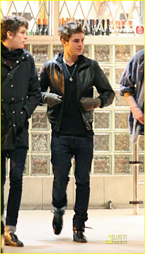 Zac Efron and Vanessa Hudgens spent a saturday night dining with close friends in Vancouver Canada. The cuddly couple were spotted at local seafood restaurant "Joe Forte's" with a large group of friends, perhaps celebrating Vanessa's birthday early (Dec 14th). The arrived early in the evening and stayed until the restaurant closed. The couple held hands as they chauffeured their friends back to the hotel in a white stretch limo to keep the party going. <P> Pictured: Zac Efron <P> <B>Ref: SPL138152 051209 EXCLUSIVE</B><BR/> Picture by: R Chiang / Splash News<BR/> </P><P> <B>Splash News and Pictures</B><BR/> Los Angeles: 310-821-2666<BR/> New York: 212-619-2666<BR/> London: 870-934-2666<BR/> photodesk@splashnews.com<BR/> </P>
