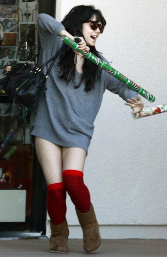 vanessa-hudgens-chandelier-shopper (19)_0.JPG