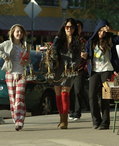vanessa-hudgens-chandelier-shopper (16)_0.JPG