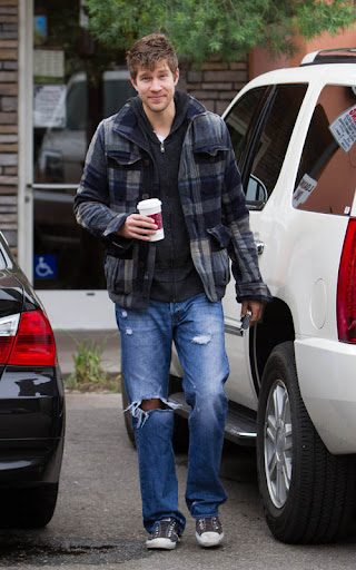 *EXCLUSIVE* Toluca Lake, CA - Ashley Tisdale spent the day after Christmas with her family and her handsome and polite boyfriend, Scott Speer.  After having breakfast at a local cafe, Ashley and Scott grabbed a quick coffee drink from Starbucks to help them jumpstart the day.  GSI Media      December 26, 2009  Steve Ginsburg 310 505-8447 323 423-9397 323 656-2486 Keith Stockwell 310 261-8649 sales@ginsburgspalyinc.com ginsburgspalyinc@gmail.com steve@ginsburgspalyinc.com keith@ginsburgspalyinc.com