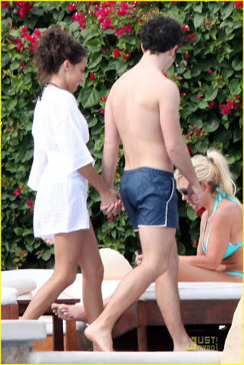 Kevin Jonas and his new wife, Danielle Deleasa, have a romantic honeymoon in Mexico.<P>Pictured: Kevin Jonas and new wife, Danielle Deleasa<P><B>Ref: SPL147326  211209   EXCLUSIVE</B><BR/>Picture by: Clasos.com / Splash News<BR/></P><P><B>Splash News and Pictures</B><BR/>Los Angeles:	310-821-2666<BR/>New York:	212-619-2666<BR/>London:	870-934-2666<BR/>photodesk@splashnews.com<BR/></P>” width=”342″ height=”512″ class=”pie-img”/></p>
</div>
<div class=