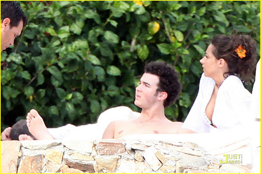 Kevin Jonas and his new wife, Danielle Deleasa, have a romantic honeymoon in Mexico.<P>Pictured: Kevin Jonas and new wife, Danielle Deleasa<P><B>Ref: SPL147326  211209   EXCLUSIVE</B><BR/>Picture by: Clasos.com / Splash News<BR/></P><P><B>Splash News and Pictures</B><BR/>Los Angeles:	310-821-2666<BR/>New York:	212-619-2666<BR/>London:	870-934-2666<BR/>photodesk@splashnews.com<BR/></P>” width=”512″ height=”342″ class=”pie-img”/></p>
</div>
</div>
<div style=