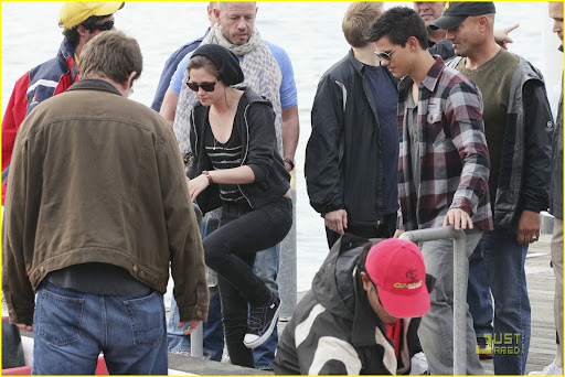 Kristen Stewart and Taylor Lautner who are in Australia to promote The Twilight Saga: Eclipse spotted getting on a power boat, Sydney Australia<P>Pictured: Taylor Lautner, Kristen Stewart<B>Ref: SPL184096  300510  </B><BR/>Picture by: TitoMedia.com.au / Splash News<BR/></P><P><B>Splash News and Pictures</B><BR/>Los Angeles:?310-821-2666<BR/>New York:?212-619-2666<BR/>London:?870-934-2666<BR/>photodesk@splashnews.com<BR/></P>” width=”512″ height=”342″ class=”pie-img”/></p>
</div>
<div class=