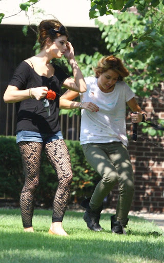 miley-ashley-071610-23.jpg