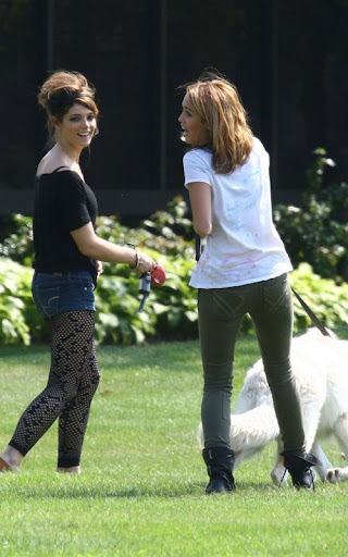 miley-ashley-071610-22.jpg