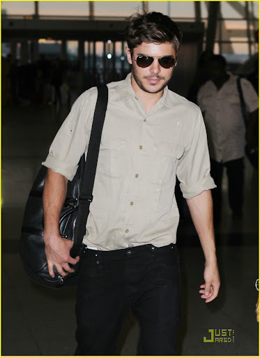 #5596203 Zac Efron looks a little scruffy as he prepares to depart from NYC, NY on August 18, 2010.
 Fame Pictures, Inc - Santa Monica, CA, USA - +1 (310) 395-0500
