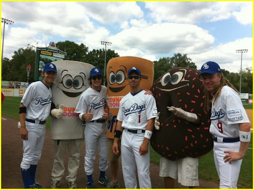 jonas-brothers-road-dogs-connecticut-01.jpg