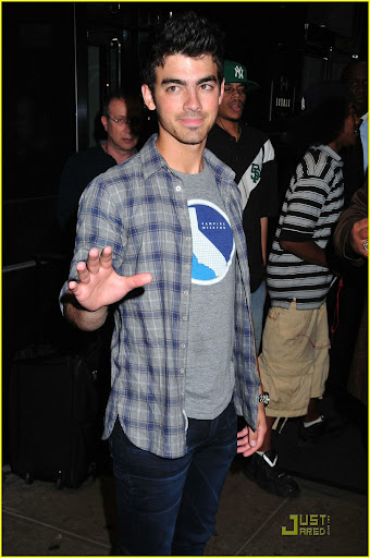 Joe Jonas leaving his midtown hotel in New York City
New York City, USA - 24.05.10
Mandatory credit: Patricia Schlein/ WENN.com