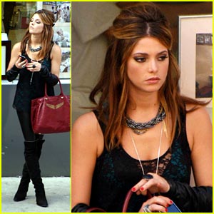 ashley-greene-lol-set.jpg