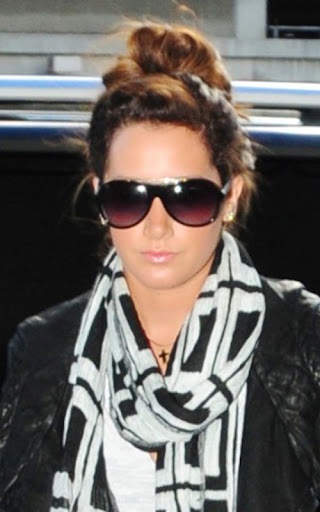 ashley-tisdale-112810-5.jpg