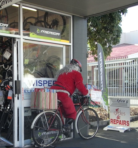 [santabike[4].jpg]