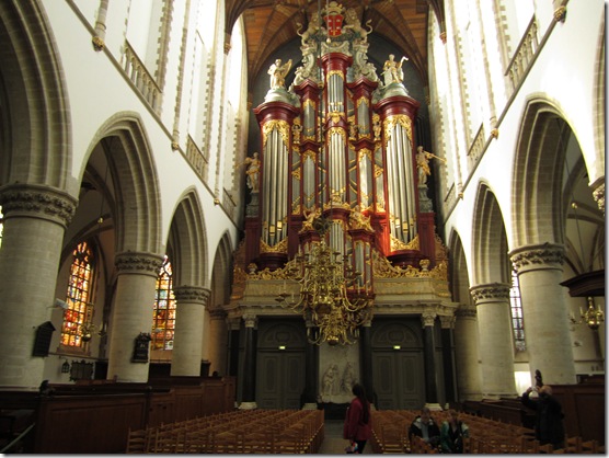 Inside Grote Kerk (St. Bavochurch) 02