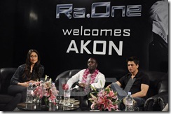 Kareena Kapoor looking gorgeous at Ra.One. event… (11)