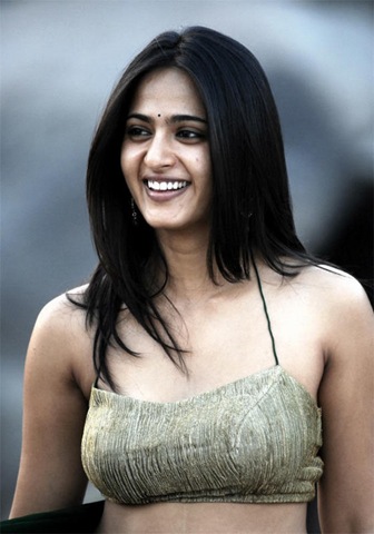 [Telugu Actress Anushka Shetty looking sexy in Saree.. (3)[2].jpg]