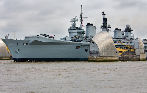 IMAGE: http://lh4.ggpht.com/_5yK23nU-AKk/SkgP4a5WCgI/AAAAAAAABPs/CSfWsUW6k6A/s576/_MG_5357.jpg