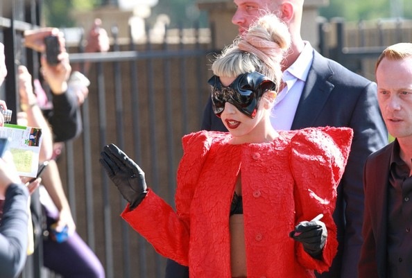 [LadyGagajayleno21420115.jpg]