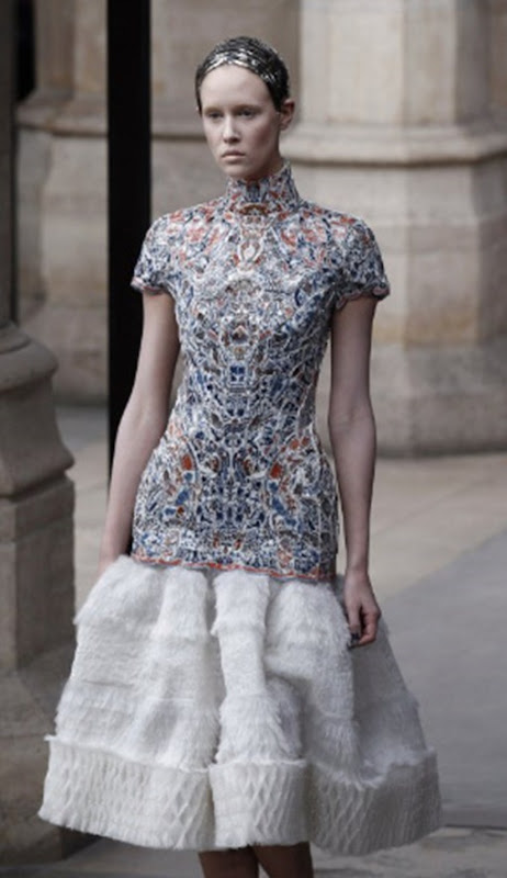 McQueen FallWinter 2011 Sarah Burton Turns Out Royal Wedding-Worthy Collection (PHOTOS) - Mozilla Firefox 4182011 121739 PM.bmp