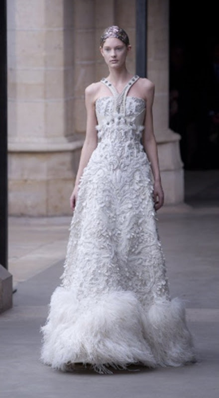 McQueen FallWinter 2011 Sarah Burton Turns Out Royal Wedding-Worthy Collection (PHOTOS) - Mozilla Firefox 4182011 121508 PM.bmp