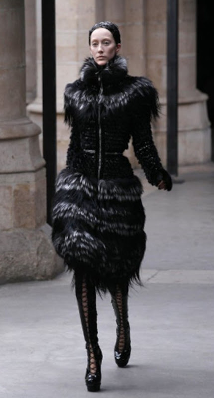 McQueen FallWinter 2011 Sarah Burton Turns Out Royal Wedding-Worthy Collection (PHOTOS) - Mozilla Firefox 4182011 122946 PM.bmp McQueen FallWinter 2011 Sarah Burton Turns Out Royal Wedding-Worthy Collection (PHOTOS) - Mozilla Firefox 4182011 122946 PM.bmp