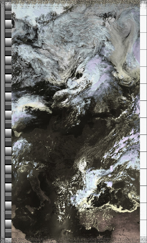 NOAA 18 northbound 51E at 10 Jul 2010 11:28:50 GMT on 137.9125MHz, HVC enhancement, Normal projection, Channel A: 1 (visible), Channel B: 4 (thermal infrared)