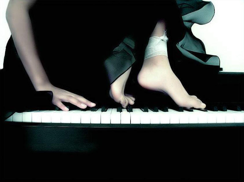 View Larger Image. Current:800x596 Available:843x629 WOMEN in PHOTO ART
